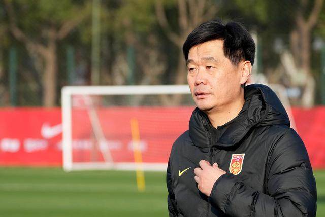 梁熙明：国足输球，都是李霄鹏的责任吗？